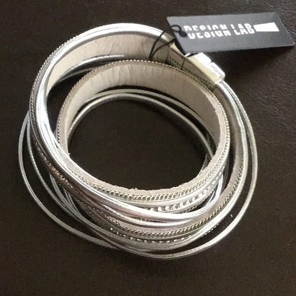 ☀️3/$8 Silver wrap bracelet magnet closure - Picture 2 of 2